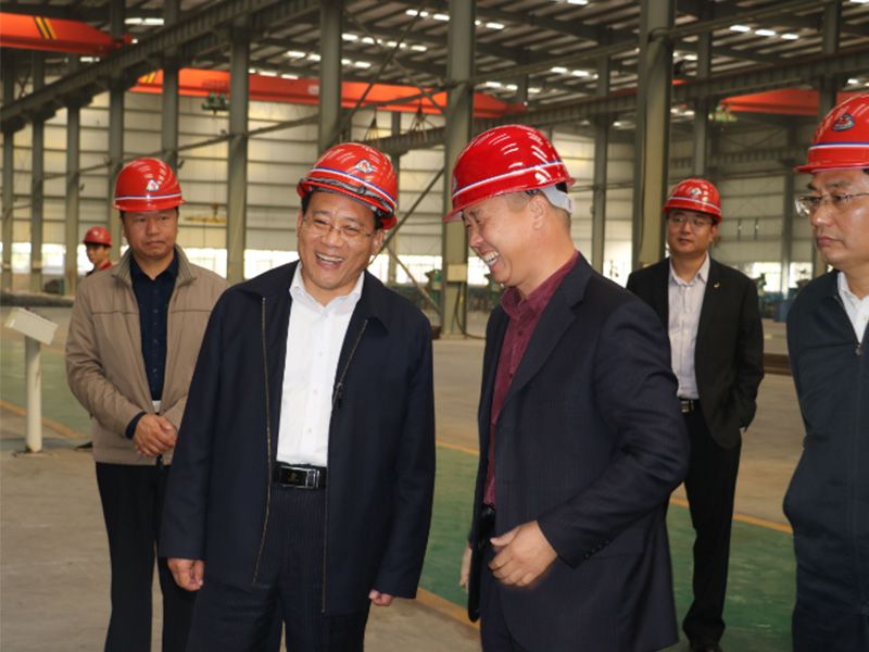 王克明與省工商聯黨組書記李德才親切交談